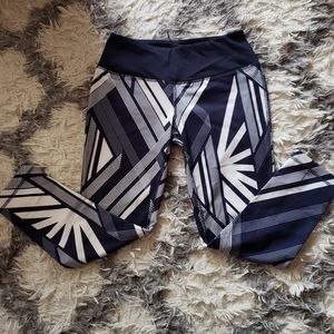 Blue patterned capris leggings xs